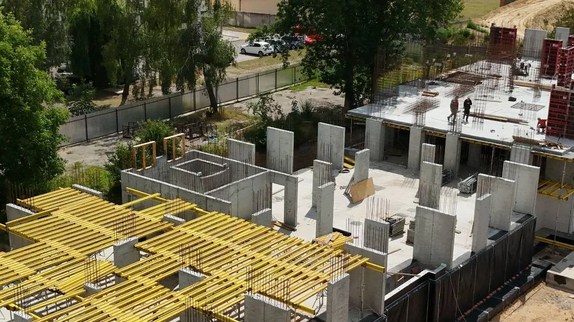 Structural work on the lower floors of the new Hostomel quarter