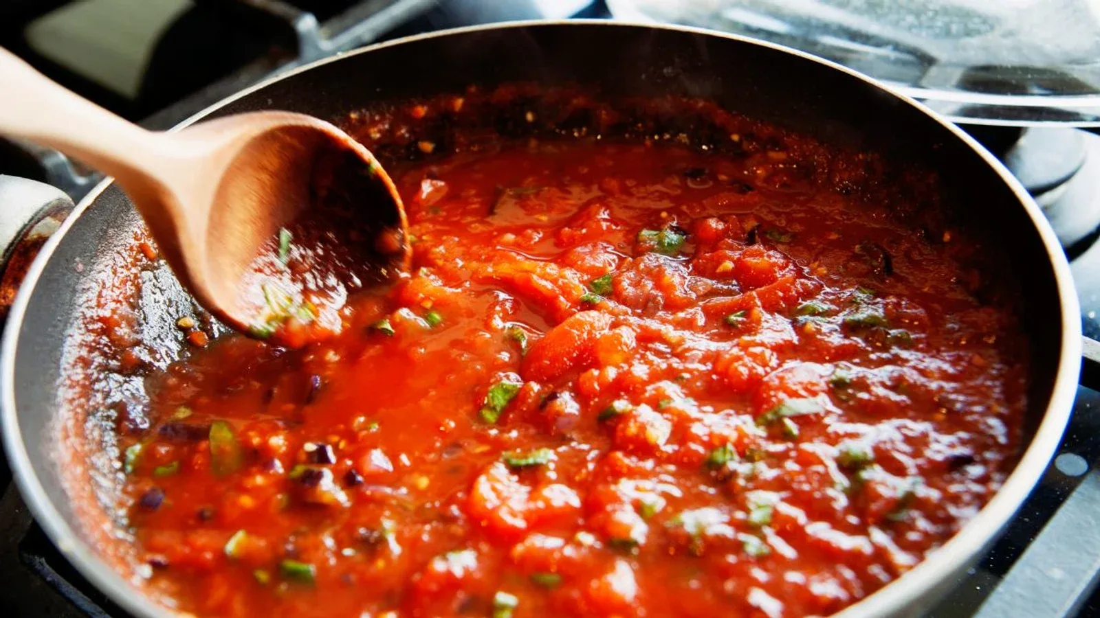 Making tomato sauce