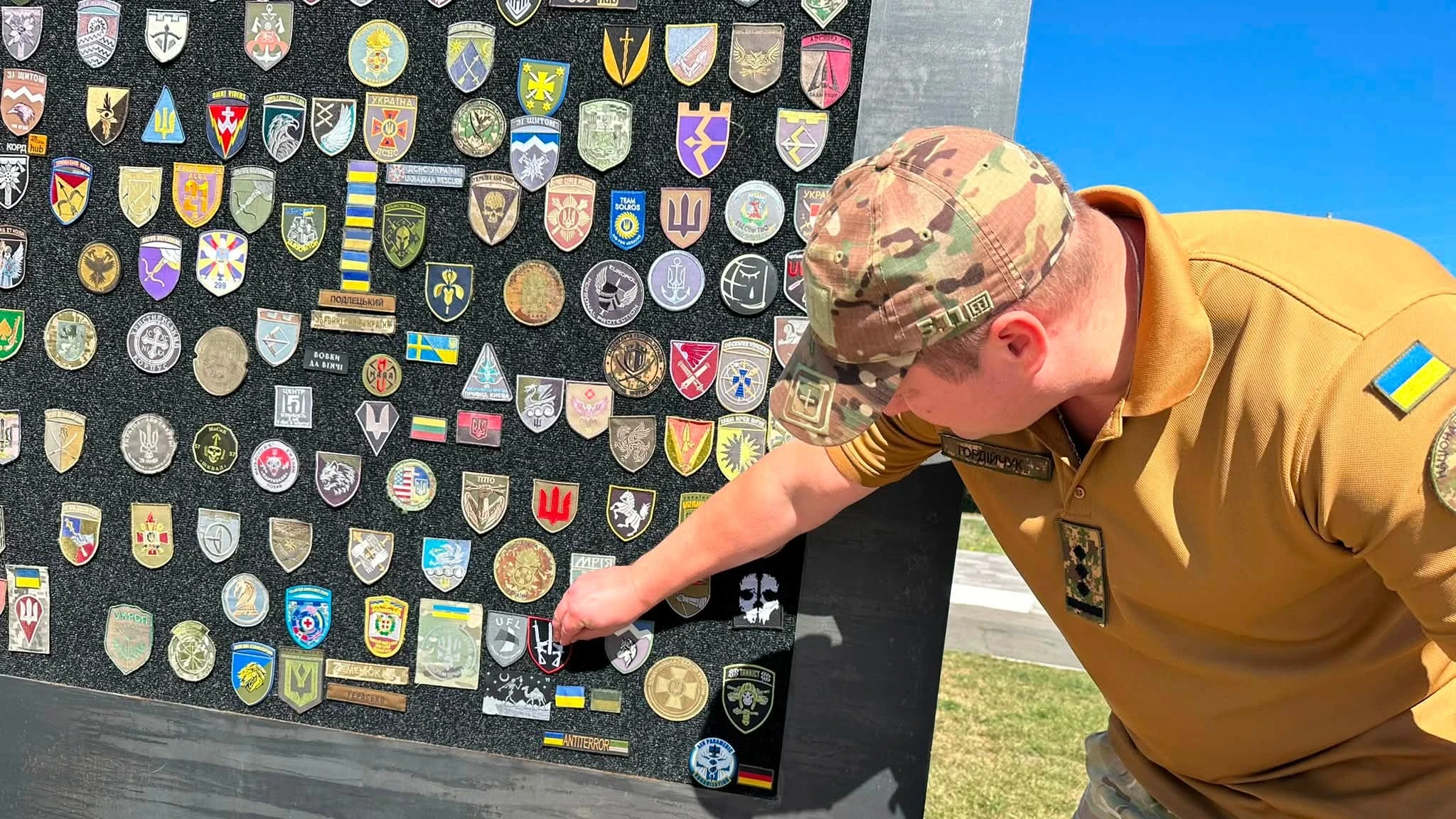 Patches of Kyiv region's defenders on the stele of the memorial installation in Hostomel. Photo: Hostomel settlement military administration