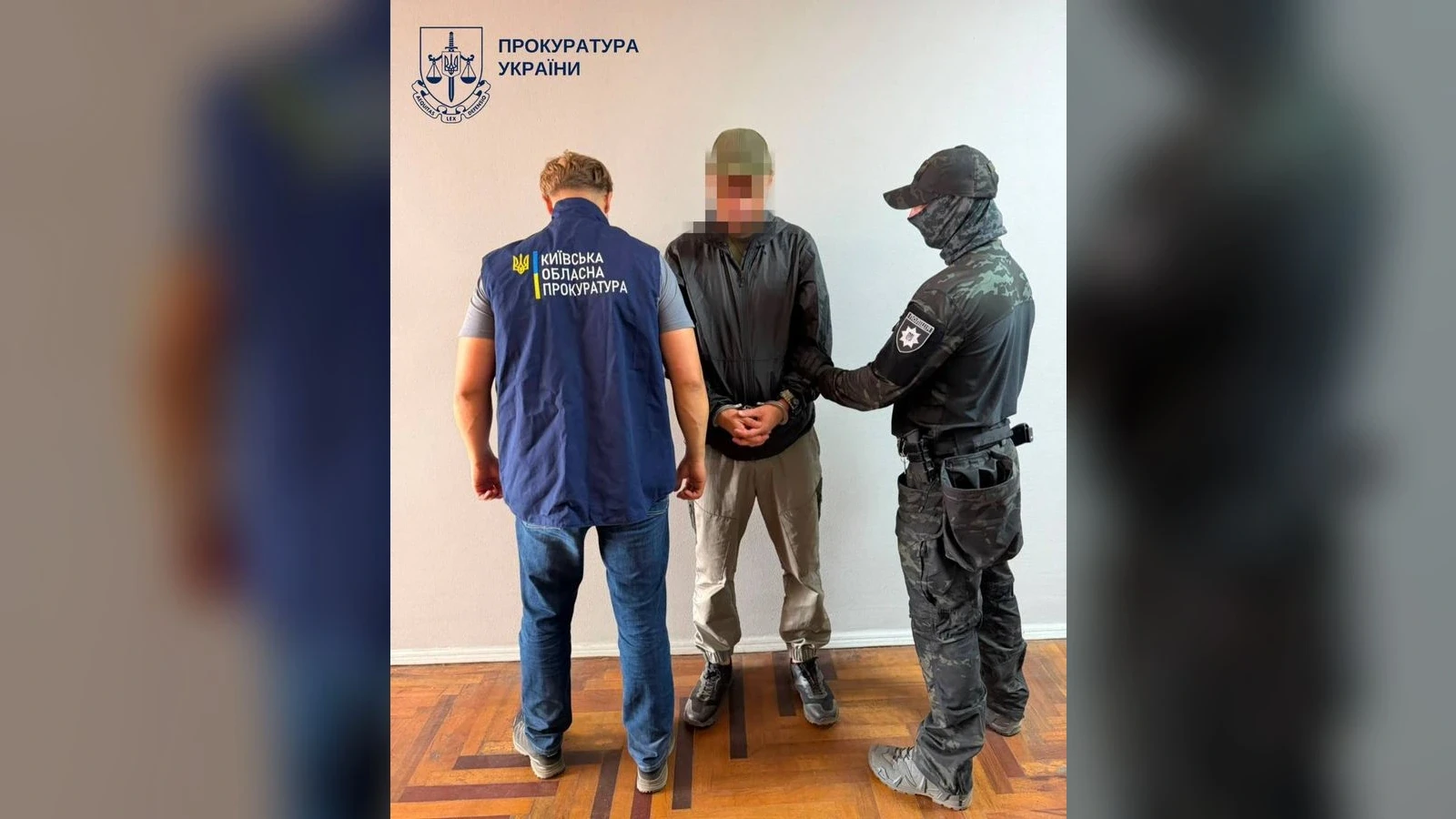 Detention of the suspect in the forged house documents case. Photo: Kyiv Regional Prosecutor's Office