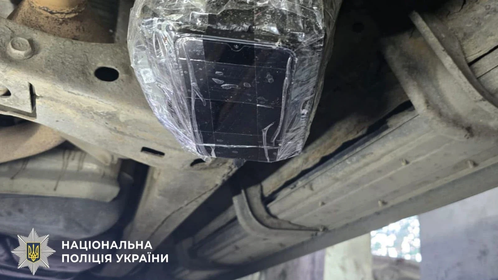 The explosive device attached under the car. Photo: National Police of Kyiv region