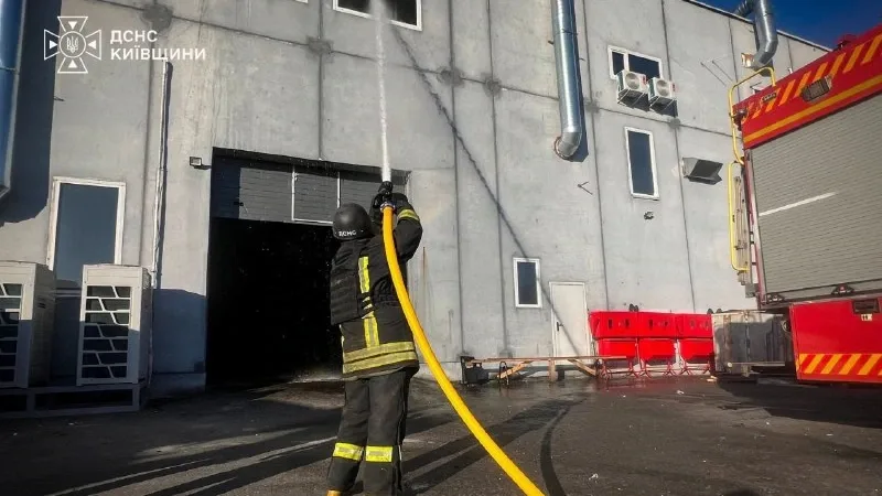 Firefighting at a warehouse in the Kyiv region. Photo: State Emergency Service of Kyiv region