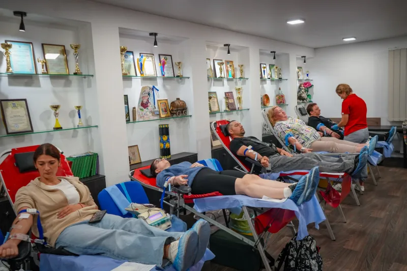 Донори в центрі позашкільної роботи на вулиці Антонія Михайловського