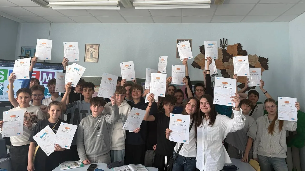 Pupils of Vyshneve Academic Lyceum No. 1 — the institution tops the list of state schools in the Bucha district
