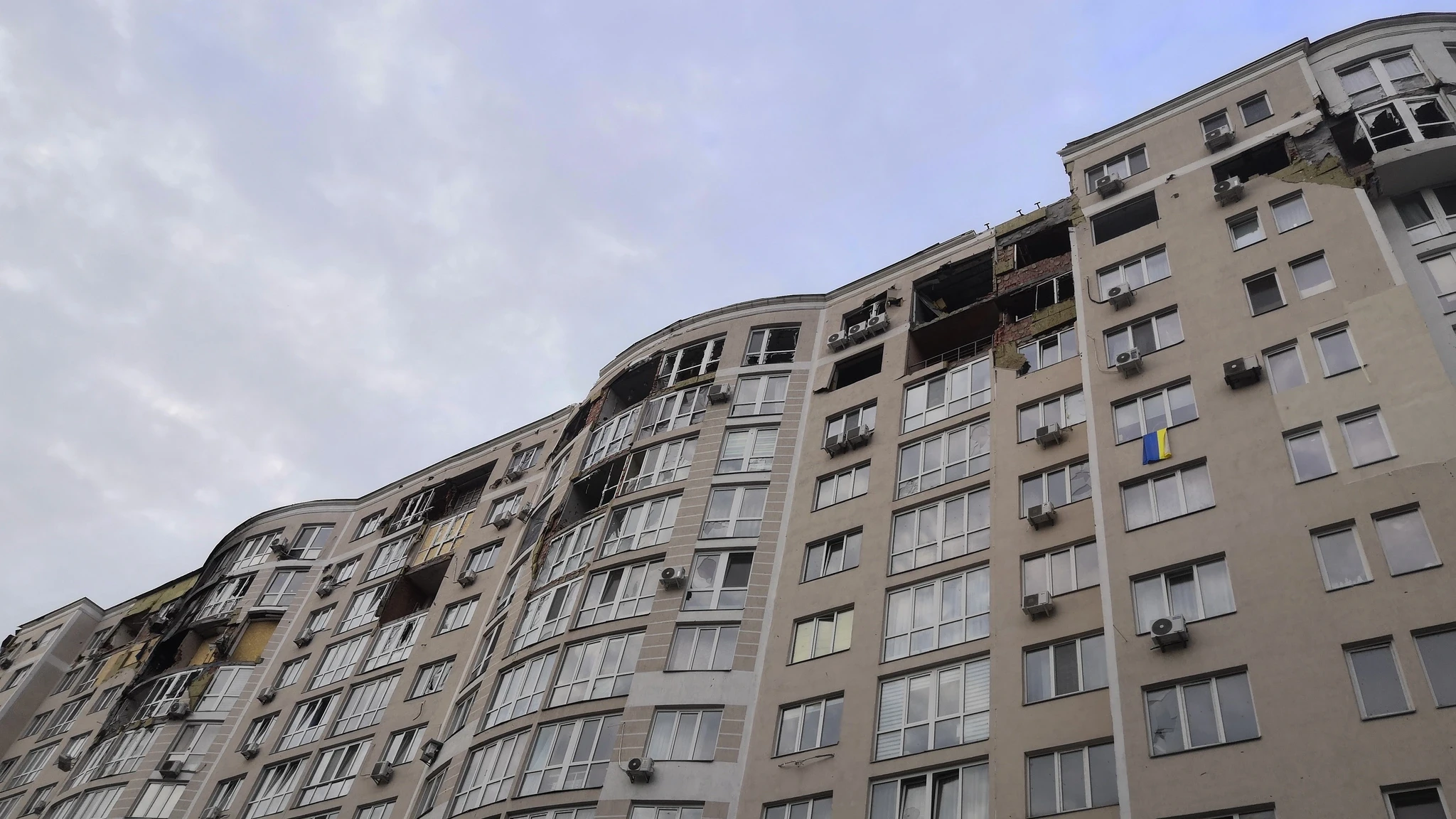 Пошкоджена багатоповерхівка в Ірпені. Ілюстративне фото