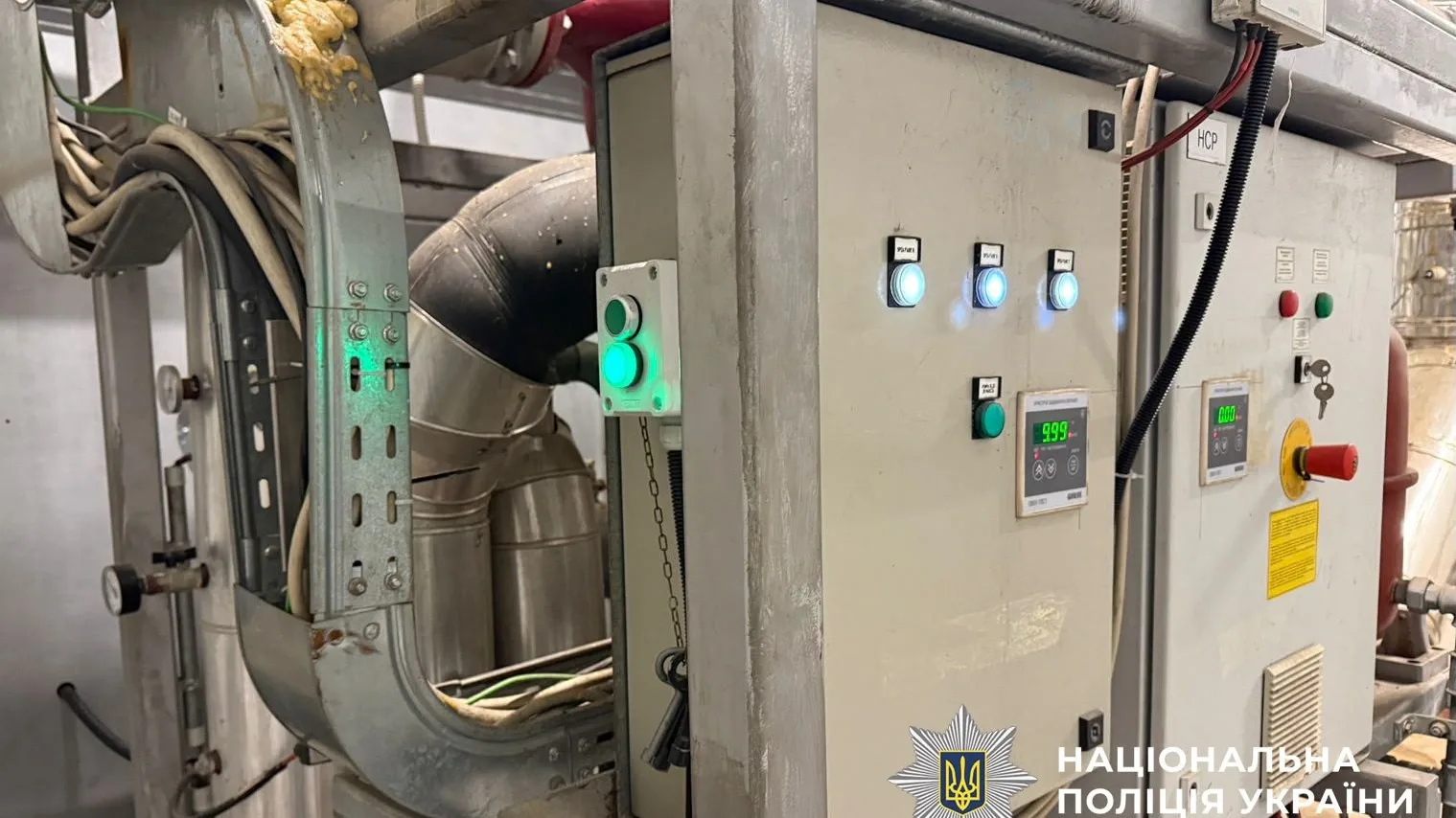 Обладнання, яке орендувала громада, під час огляду правоохоронцями