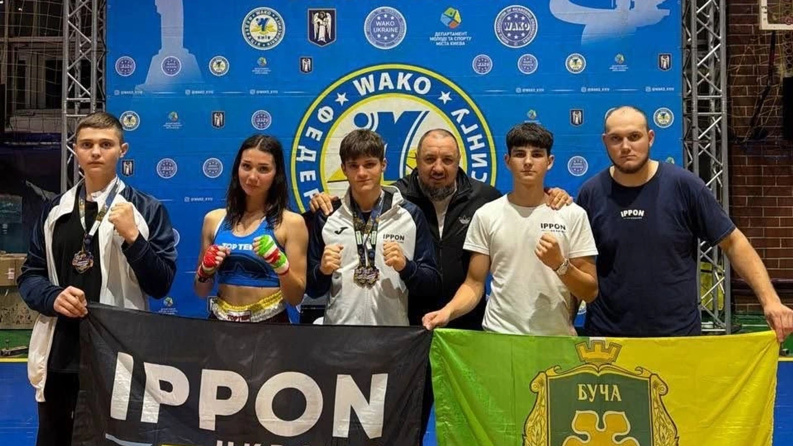 Бучанські кікбоксери з тренером Романом Ковенею на Кубку Києва WAKO
