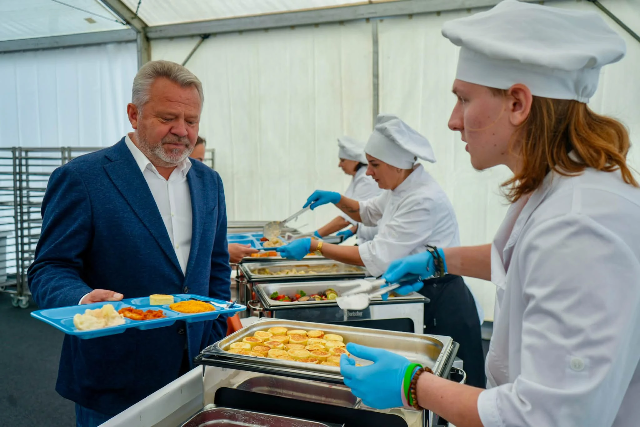 Anatolii Fedoruk at the HotuIemo serving line