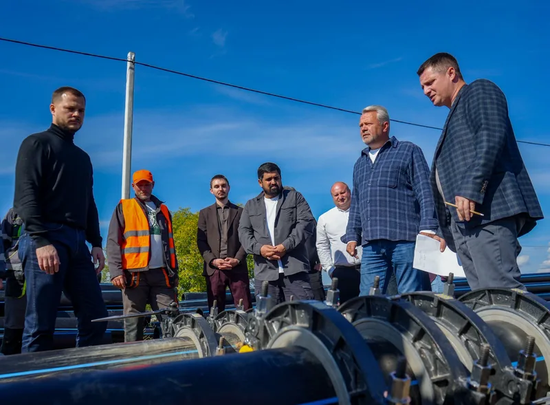 Open photo full screen Participants of the inspection by the pipe-welding equipment