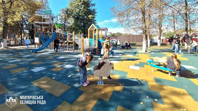 The playground takes up part of Molodizhnyi Park