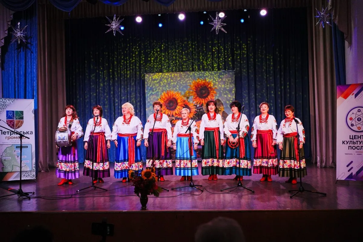 Виступ ансамблю «Мальви» на фестивалі «Зіркова осінь у Петрівцях», 26 вересня