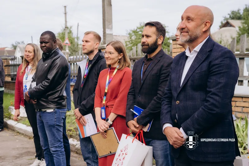 Representatives of international partners and the community