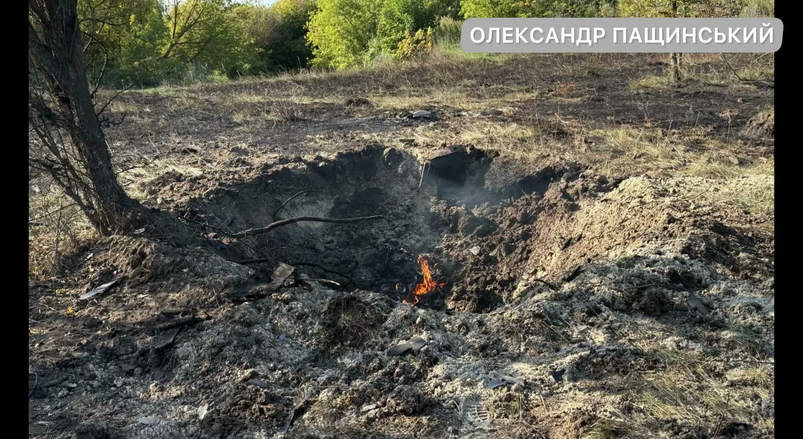 Вирва на місці падіння збитого «шахеда» в Ірпінській громаді, 28 вересня