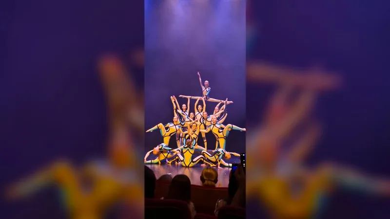 Акробатична піраміда