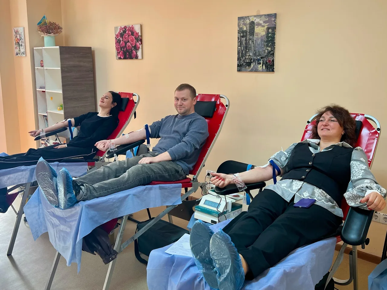 Bucha community residents give blood on the donor day, 1 October