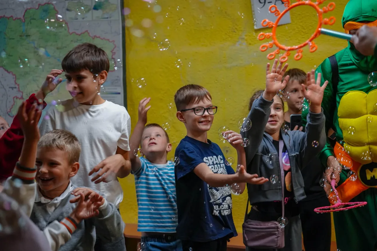 Entertainment for children at the Village Day in Syniak
