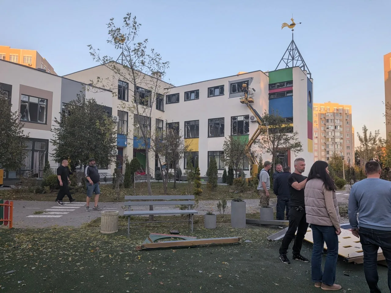 Двір садочка «Умка» у Святопетрівському після атаки