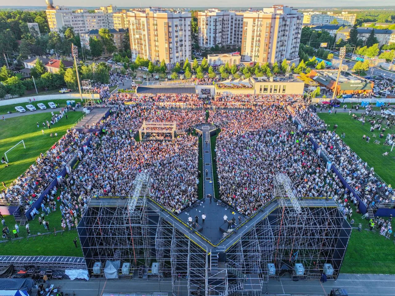The concert at Yuvileinyi from above