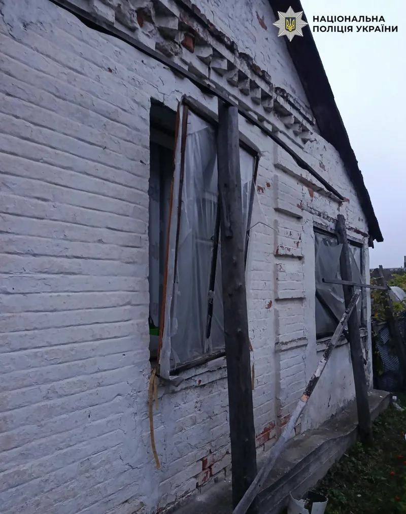 Вибиті вікна приватного будинку