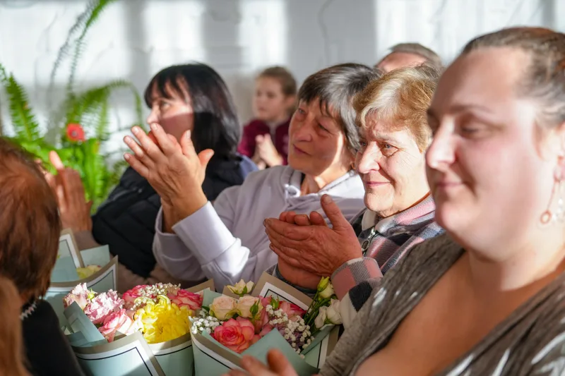 Audience members with flowers