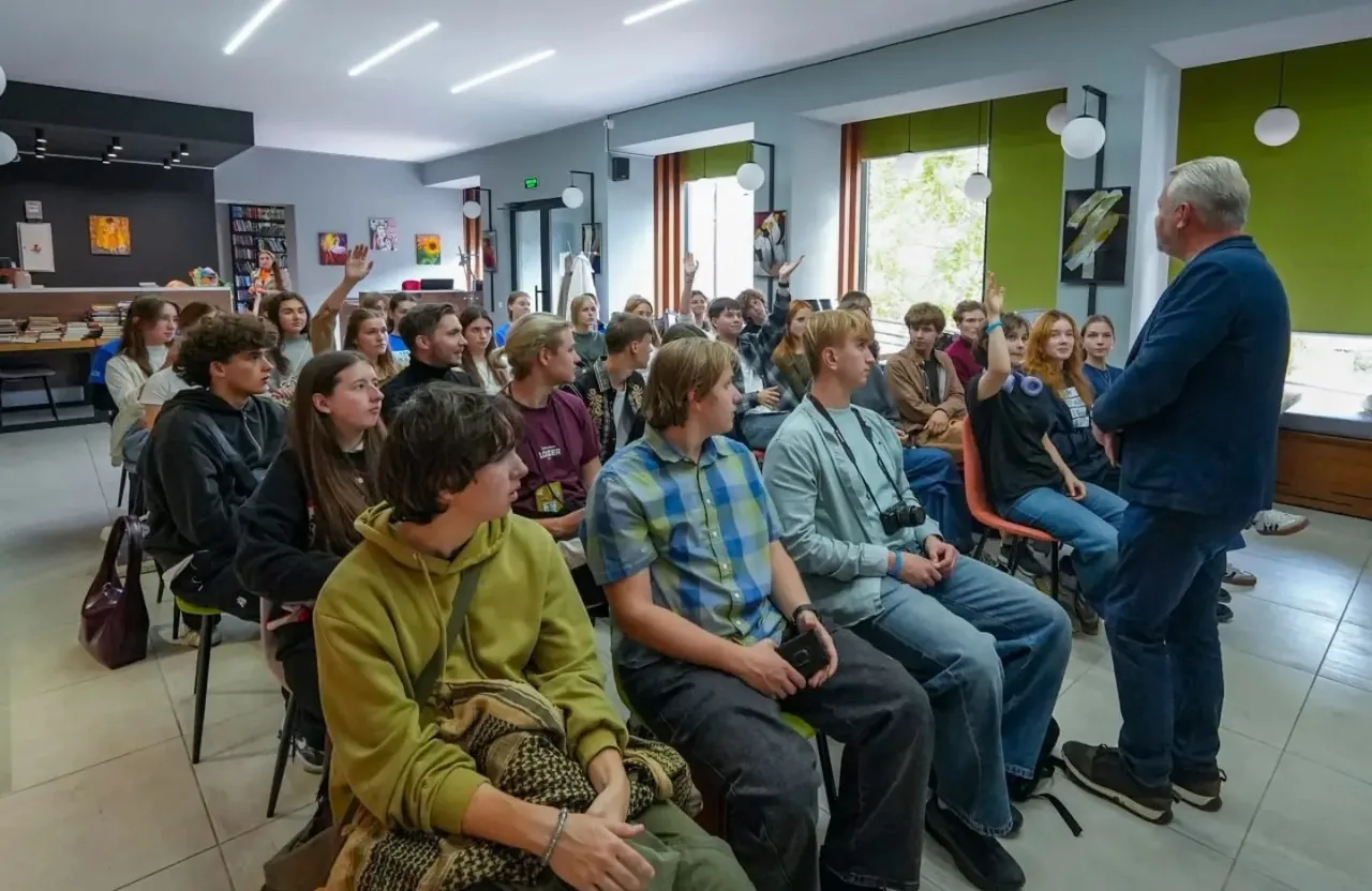 Під час зустрічі студенти ставили запитання