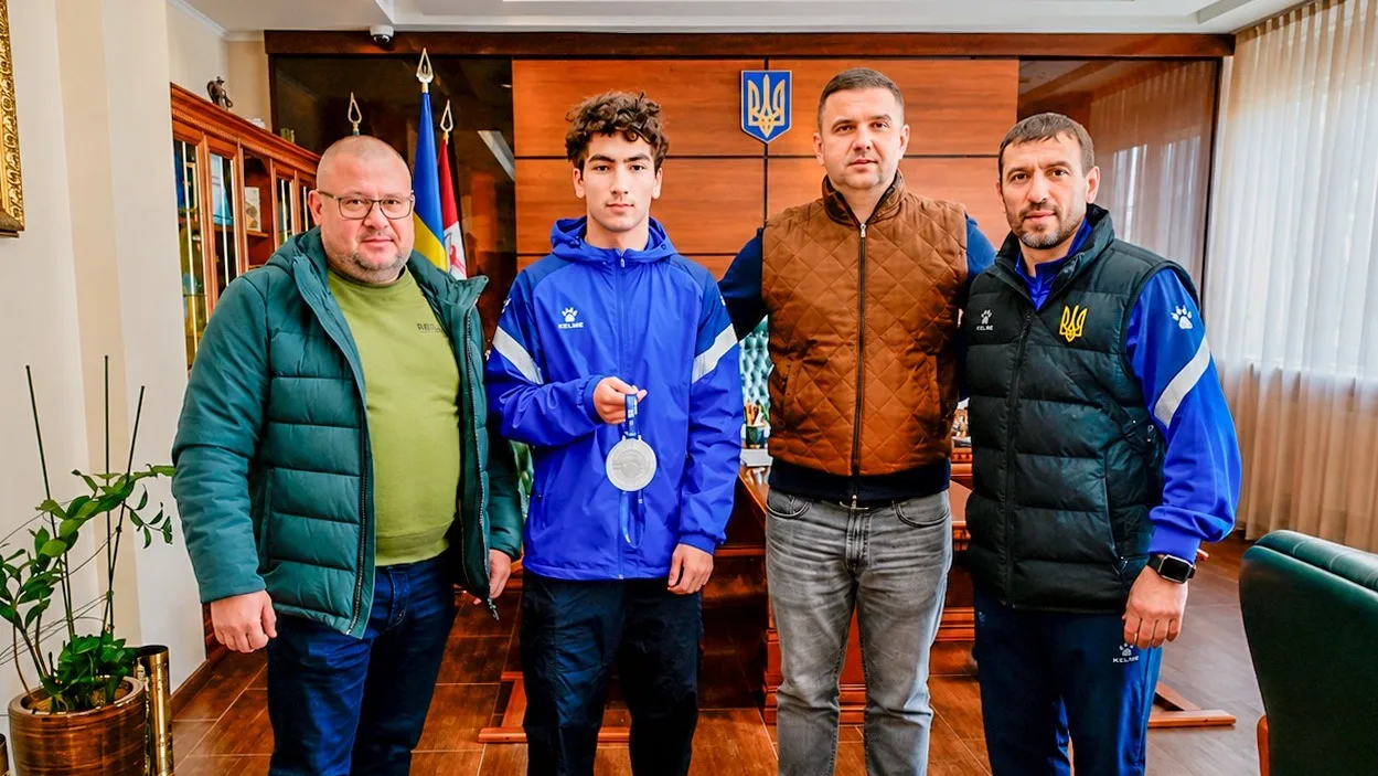 Ібрагім Насібов зі срібною медаллю чемпіонату світу у Вишневій міській раді, 14 жовтня 2026 року