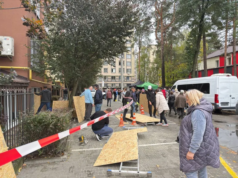Відкрити фото на весь екран Плити OSB біля огородженої ділянки