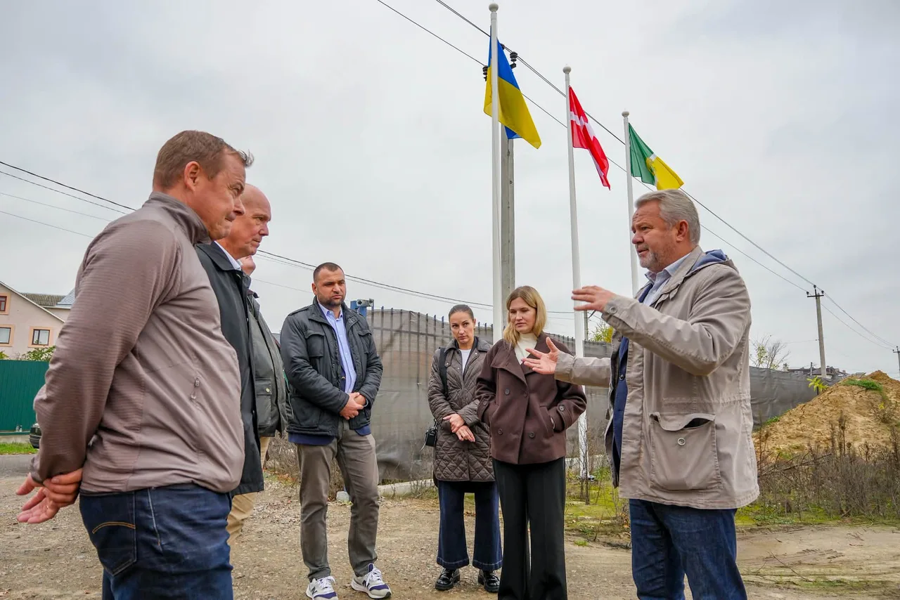 Делегація з Данії під час візиту до Бучі, 26 жовтня 2026 року