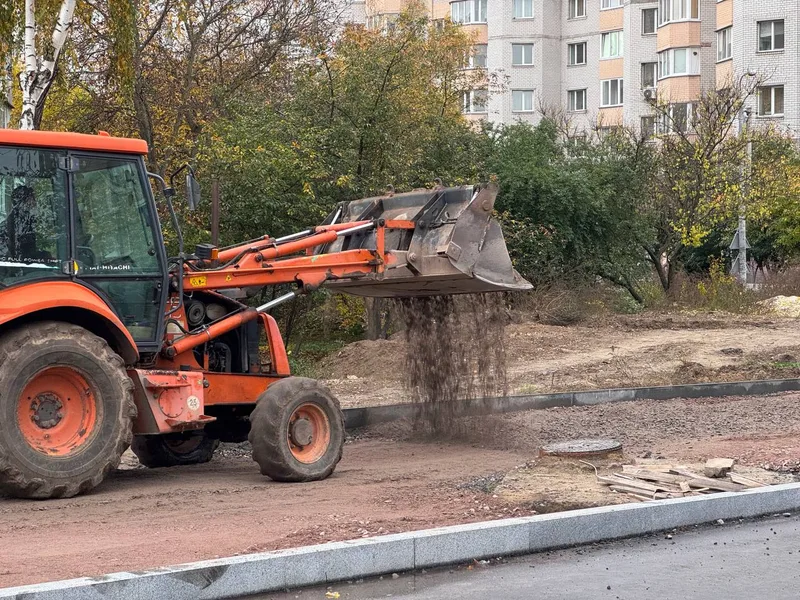 Відкрити фото на весь екран Техніка завозить матеріали