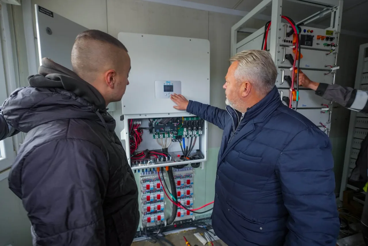 Монтаж нового гібридного інвертора